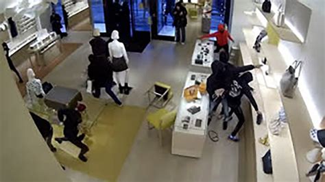 Video shows mob swipe 0K of merchandise from Louis Vuitton